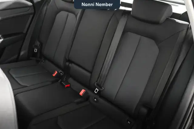 Audi Q3 view 15
