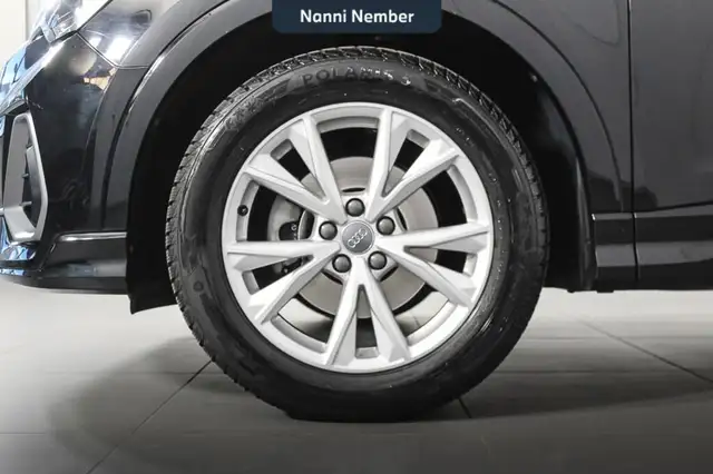 Audi Q3 view 7