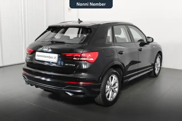 Audi Q3 view 3