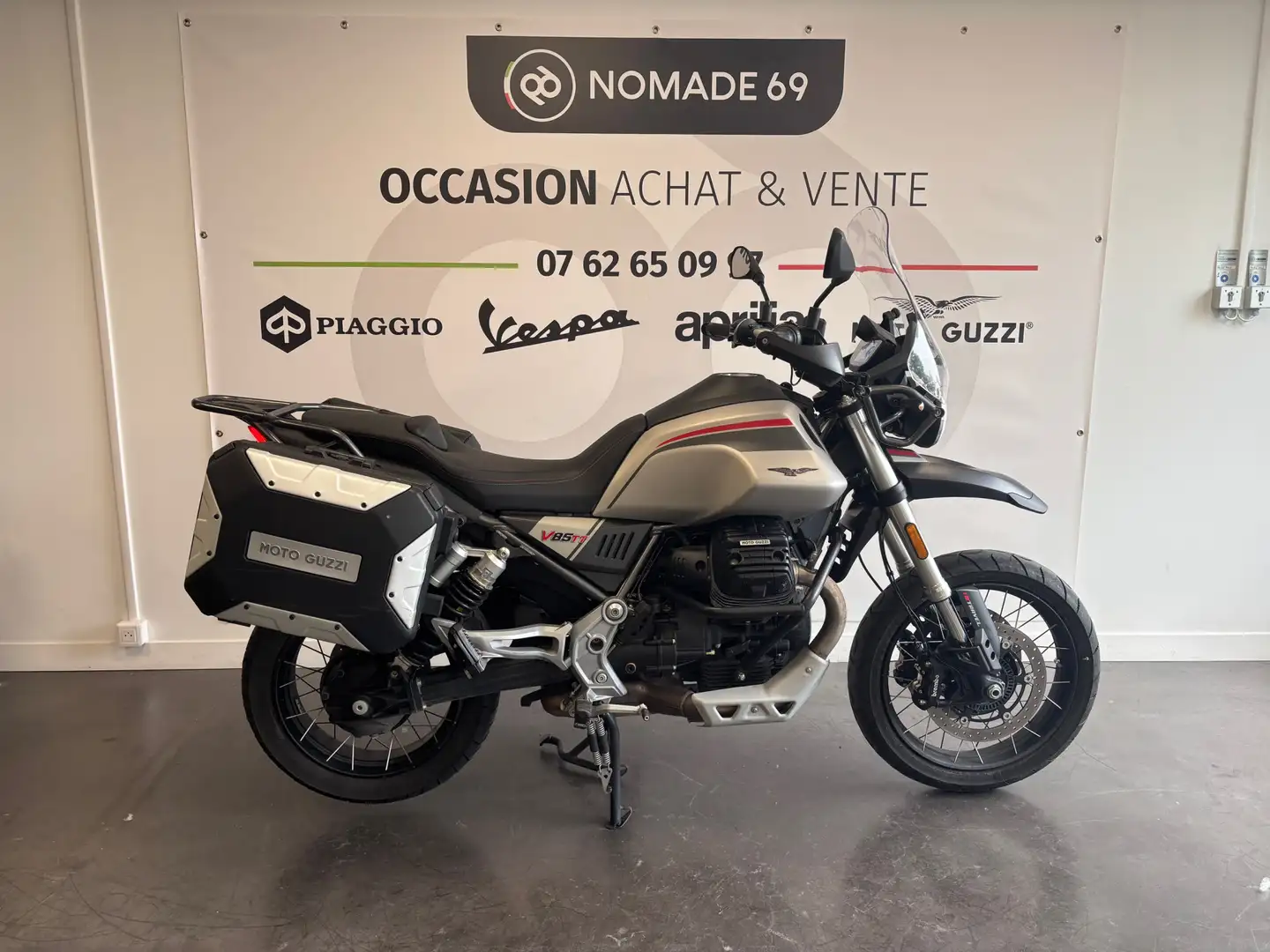 Moto Guzzi V 85 TT - 1