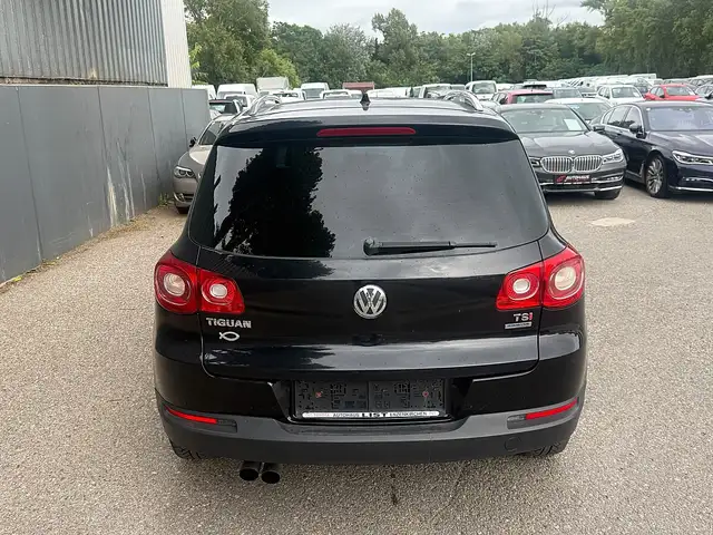 Volkswagen Tiguan view 6
