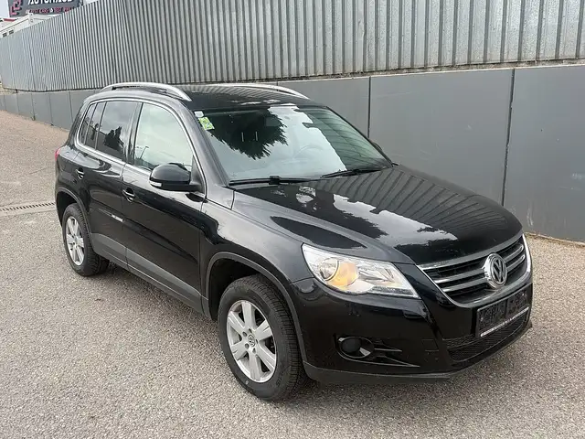 Volkswagen Tiguan view 4