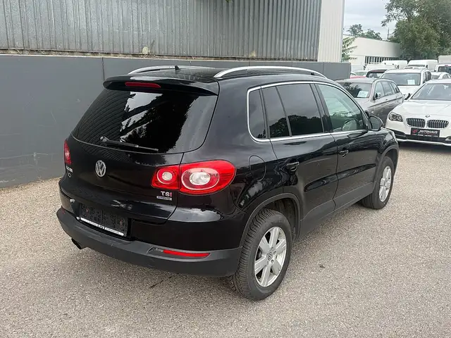 Volkswagen Tiguan view 5