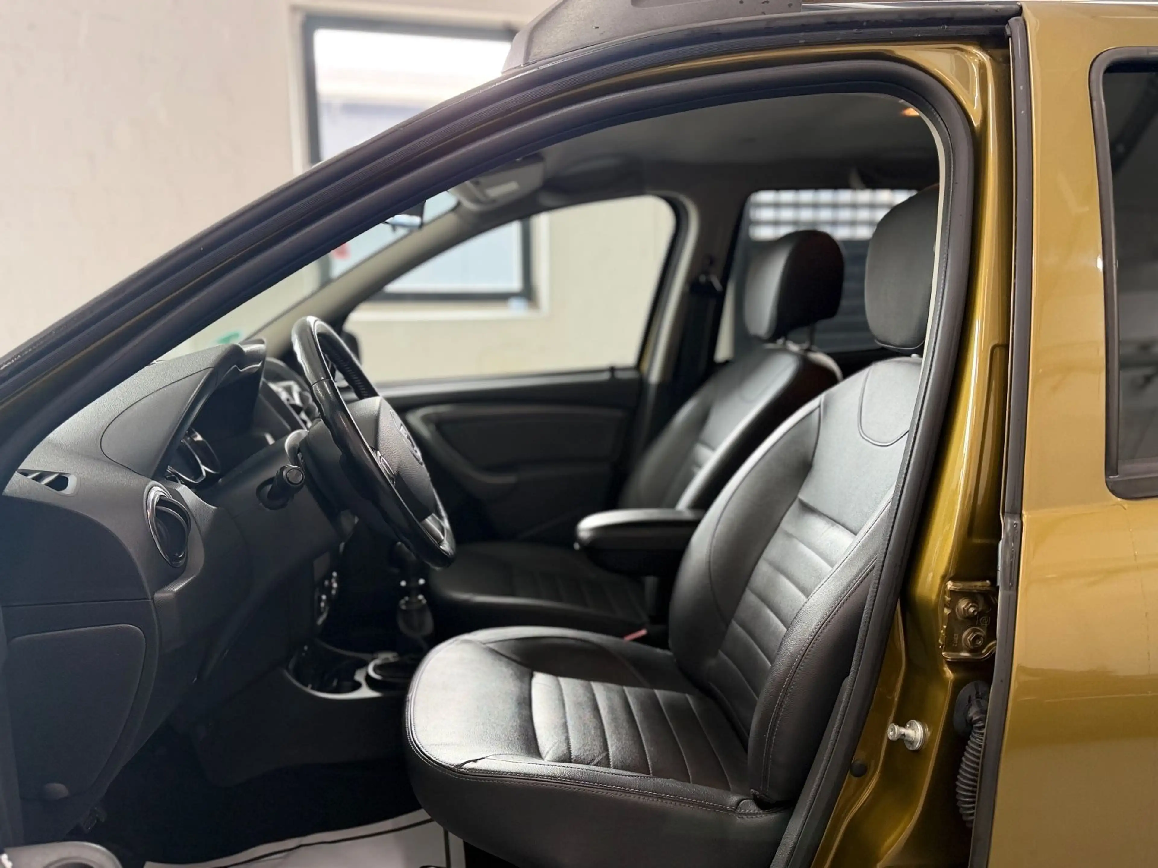 Dacia Duster TCe 125/Navi/Kamera/Leder/AHK — photo 12