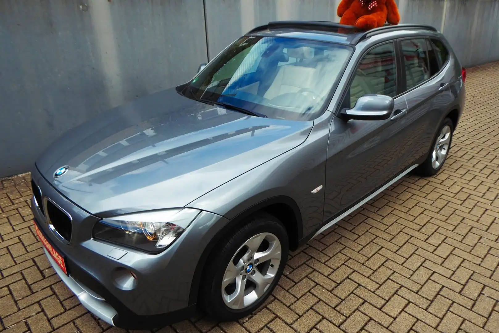 BMW X1 20 d xDrive X Line 2.Hand Grau - 1