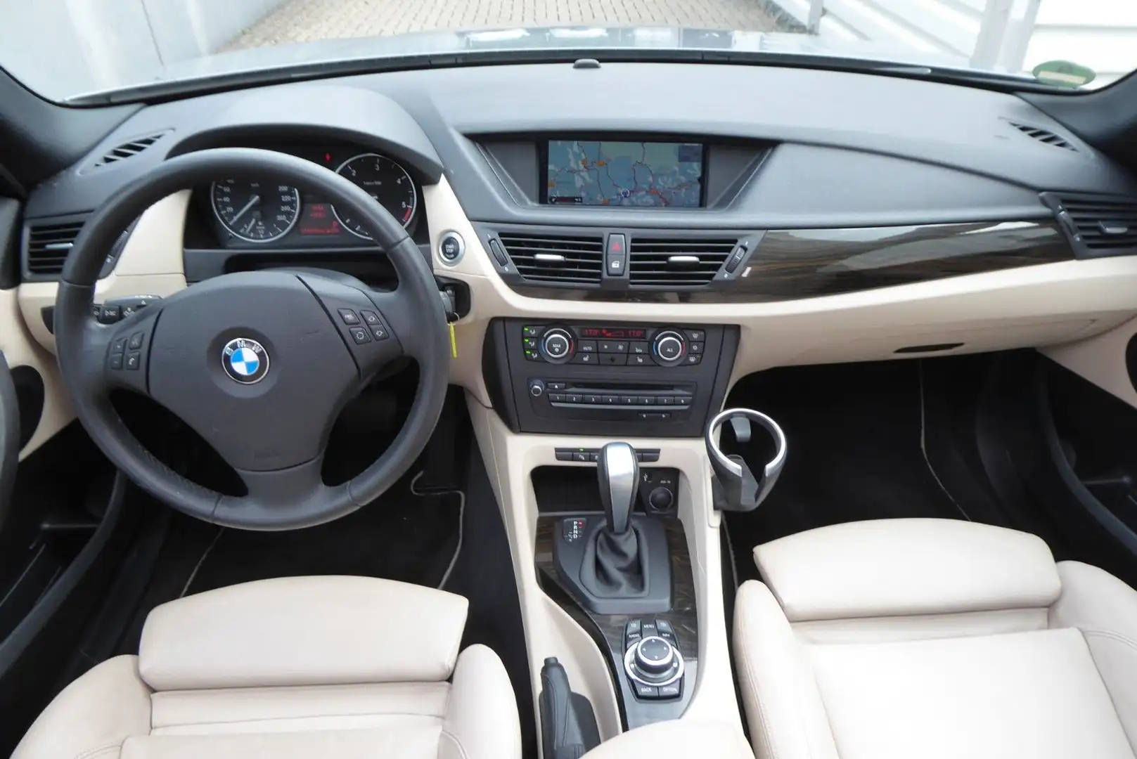 BMW X1 20 d xDrive X Line 2.Hand Grau - 2