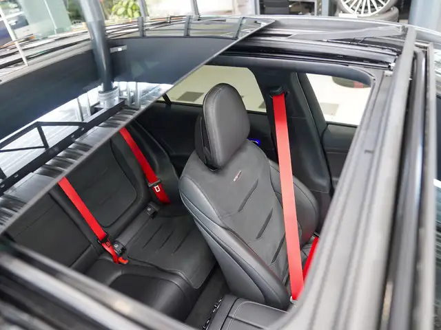 Mercedes-Benz GLC view 11