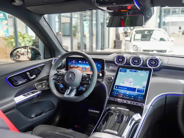 Mercedes-Benz GLC view 12