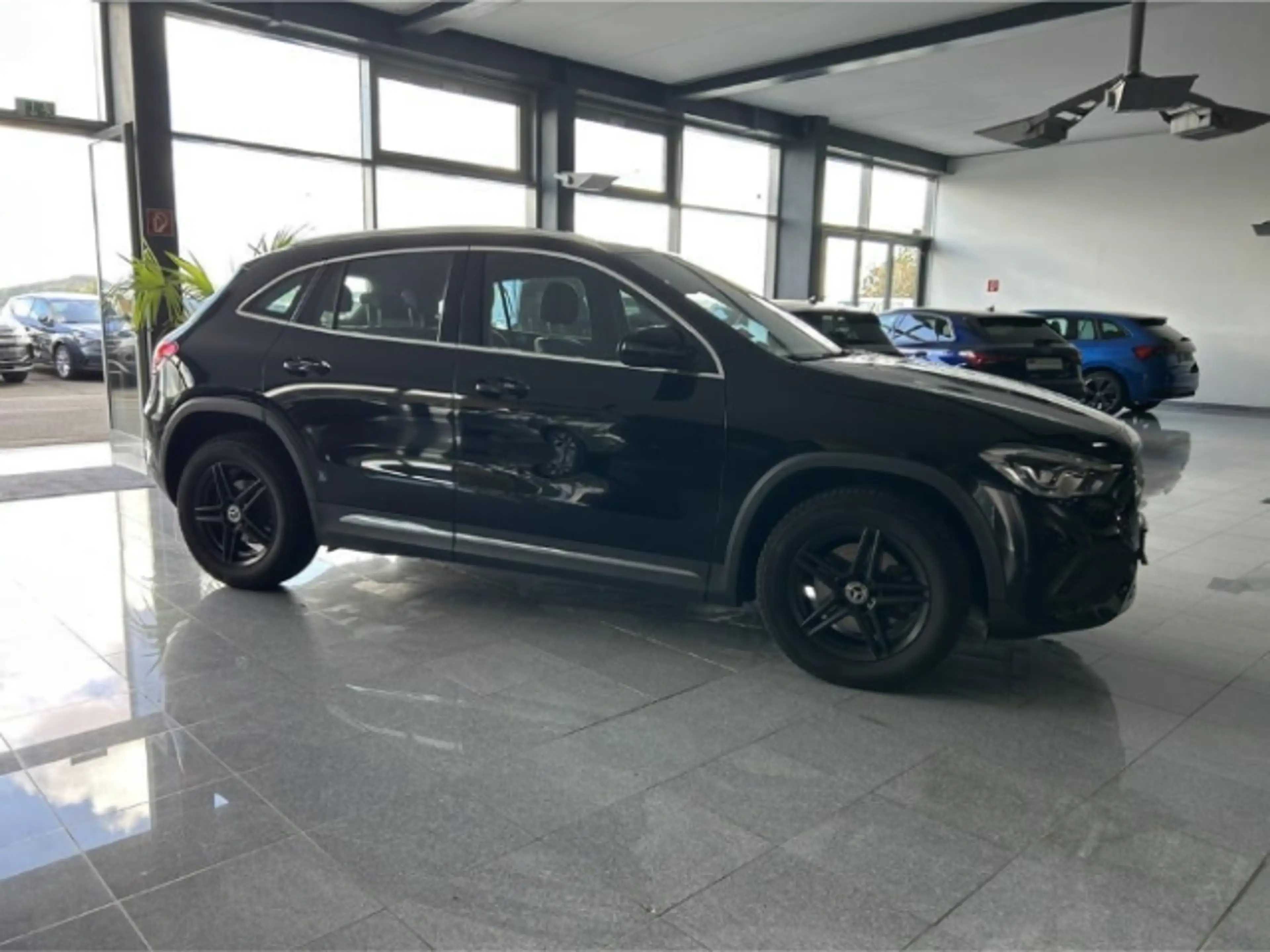 Mercedes-Benz GLA 200 Progressive LED Business Paket Keyless — photo 2