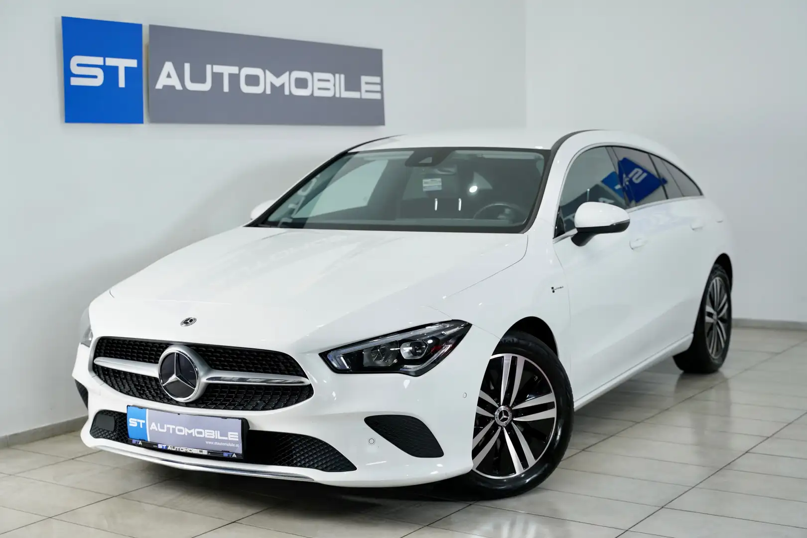 Mercedes-Benz CLA 200 Aut.  // 1.BESITZ // NAVI // SHZ // Weiß - 1