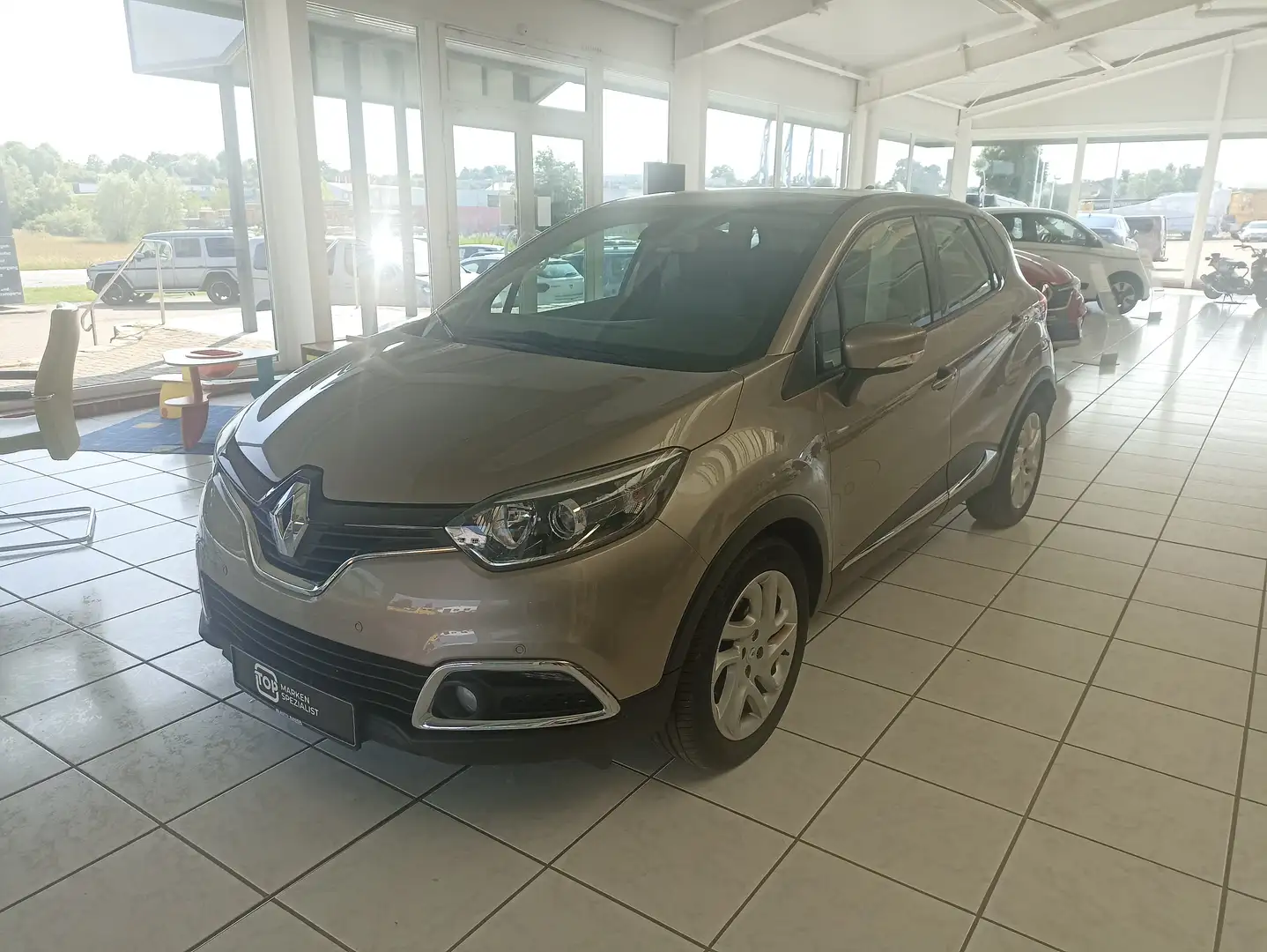Renault Captur Luxe Beige - 1