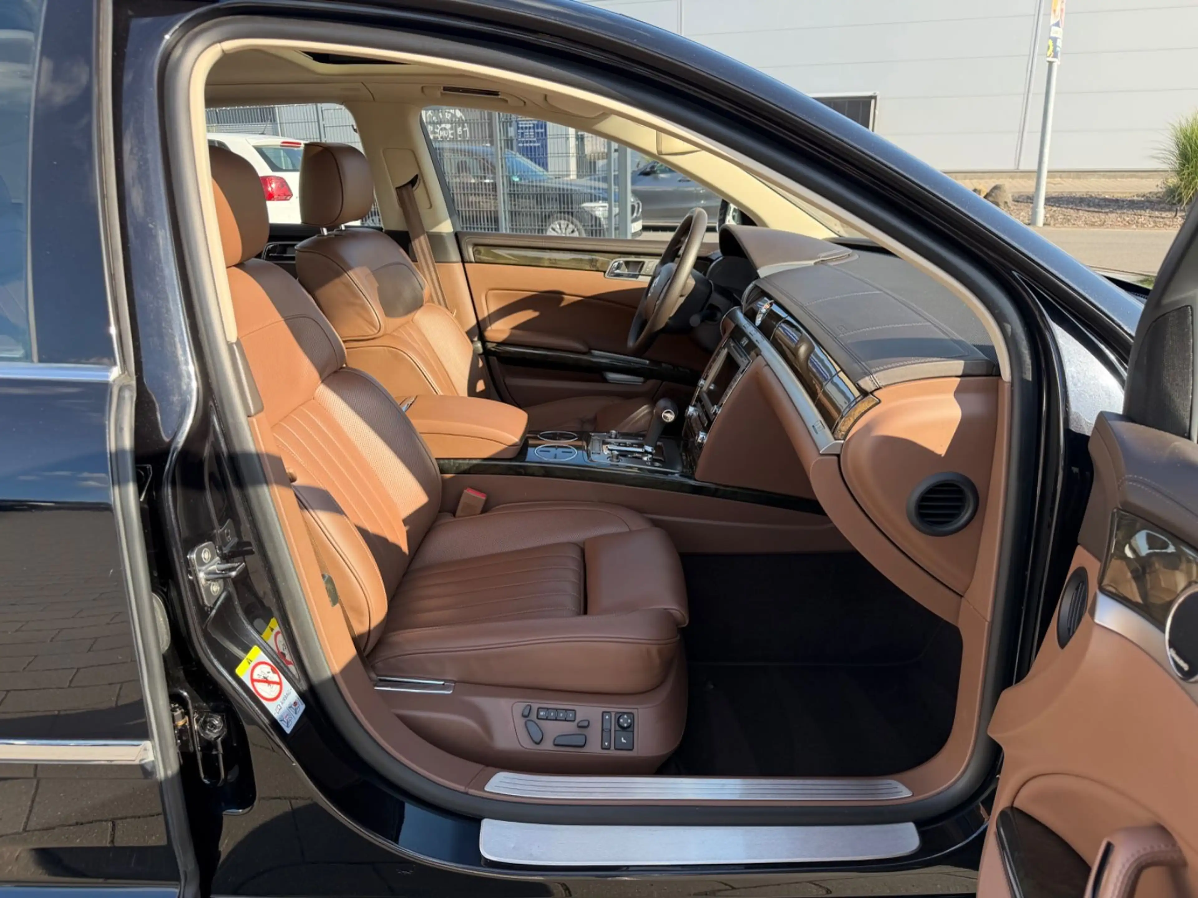 Volkswagen Phaeton 4.2 V8*EXCLUSIVE*ACC*S-DACH*STHZ*TOP* — photo 15
