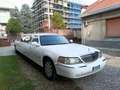 Lincoln Town Car limousine - thumbnail 6