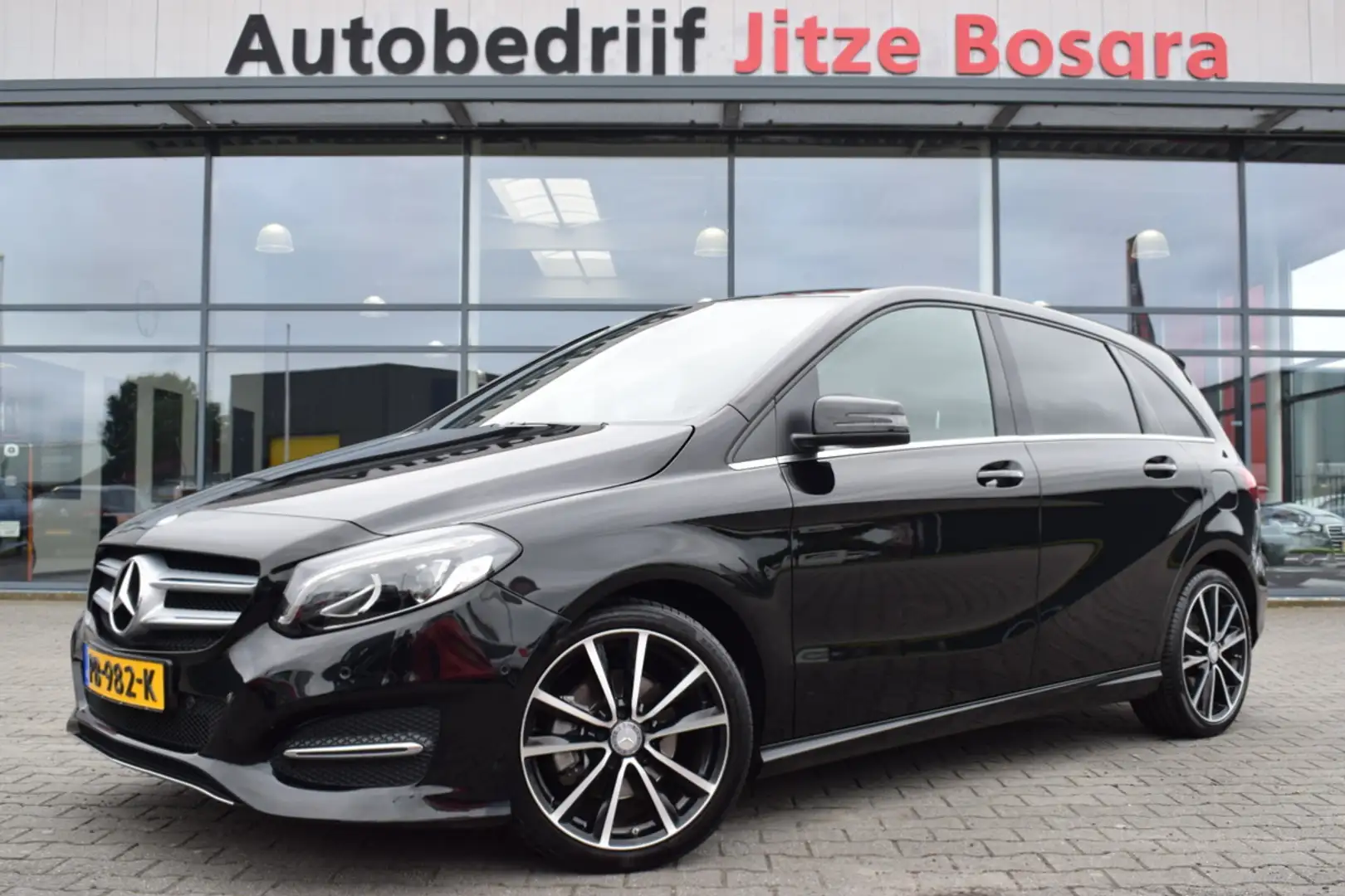 Mercedes-Benz B 180 Automaat Activity Edition Zwart Leder | LED | Coma Zwart - 1
