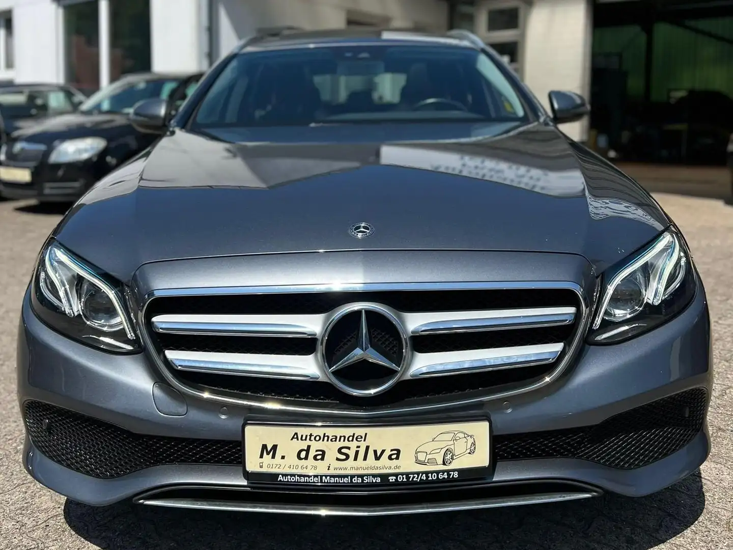 Mercedes-Benz E 220 d Avantgarde 4Matic *Navi*RFK*AHK*SHZ*Leder*SD* Gris - 2