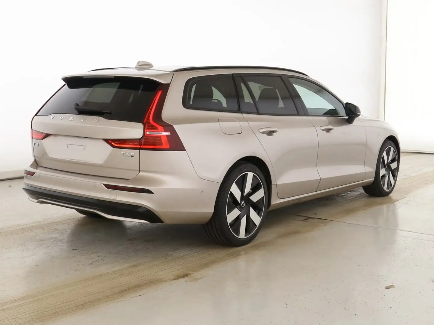 Volvo V60 Kombi Plus Dark Recharge Plug-In Hybrid AWD - 2