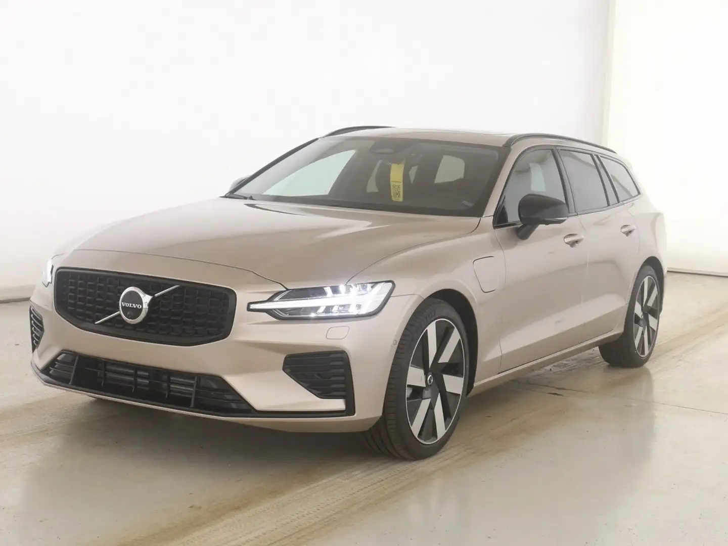 Volvo V60 Kombi Plus Dark Recharge Plug-In Hybrid AWD - 1