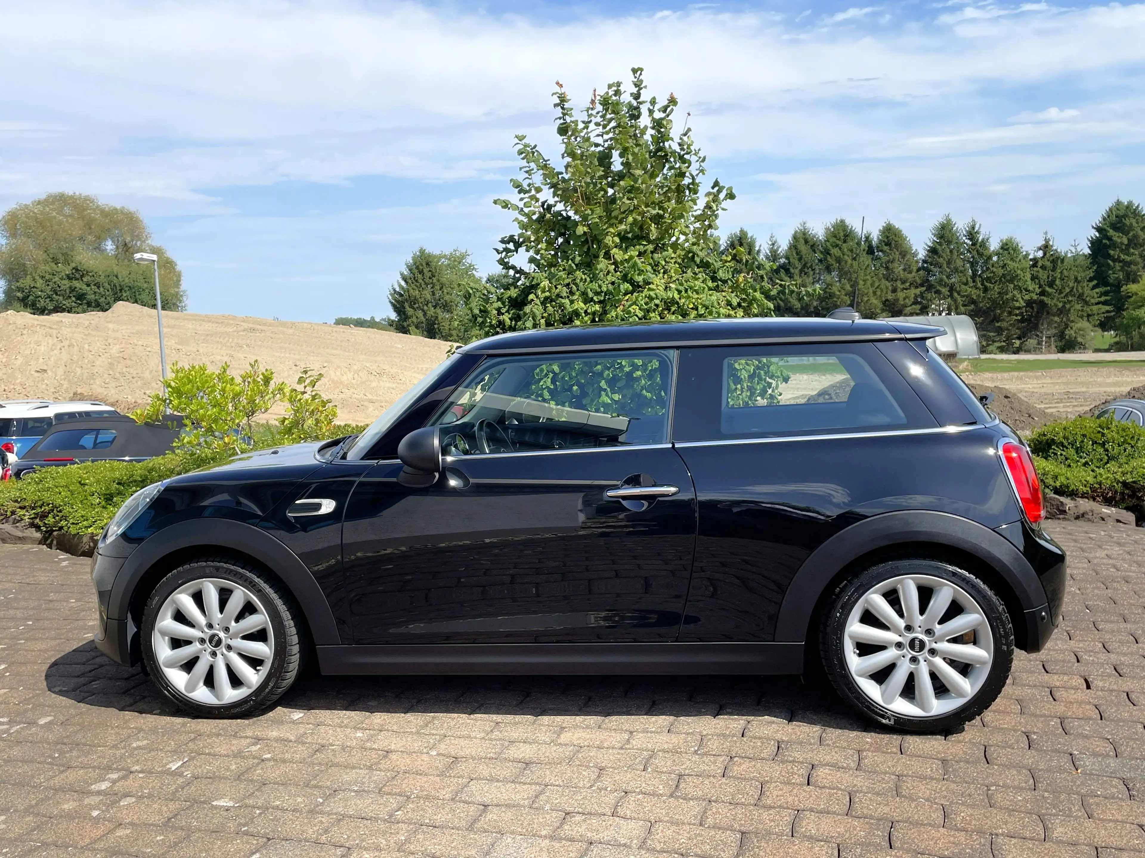 MINI One Automatik Sportsitze Teilleder Navi — photo 9