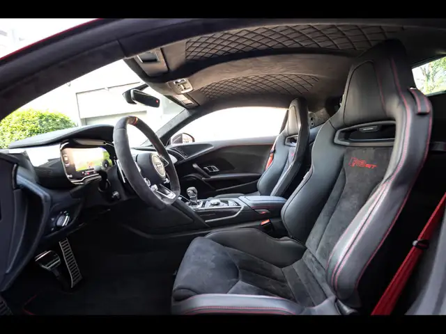 Audi R8 view 13