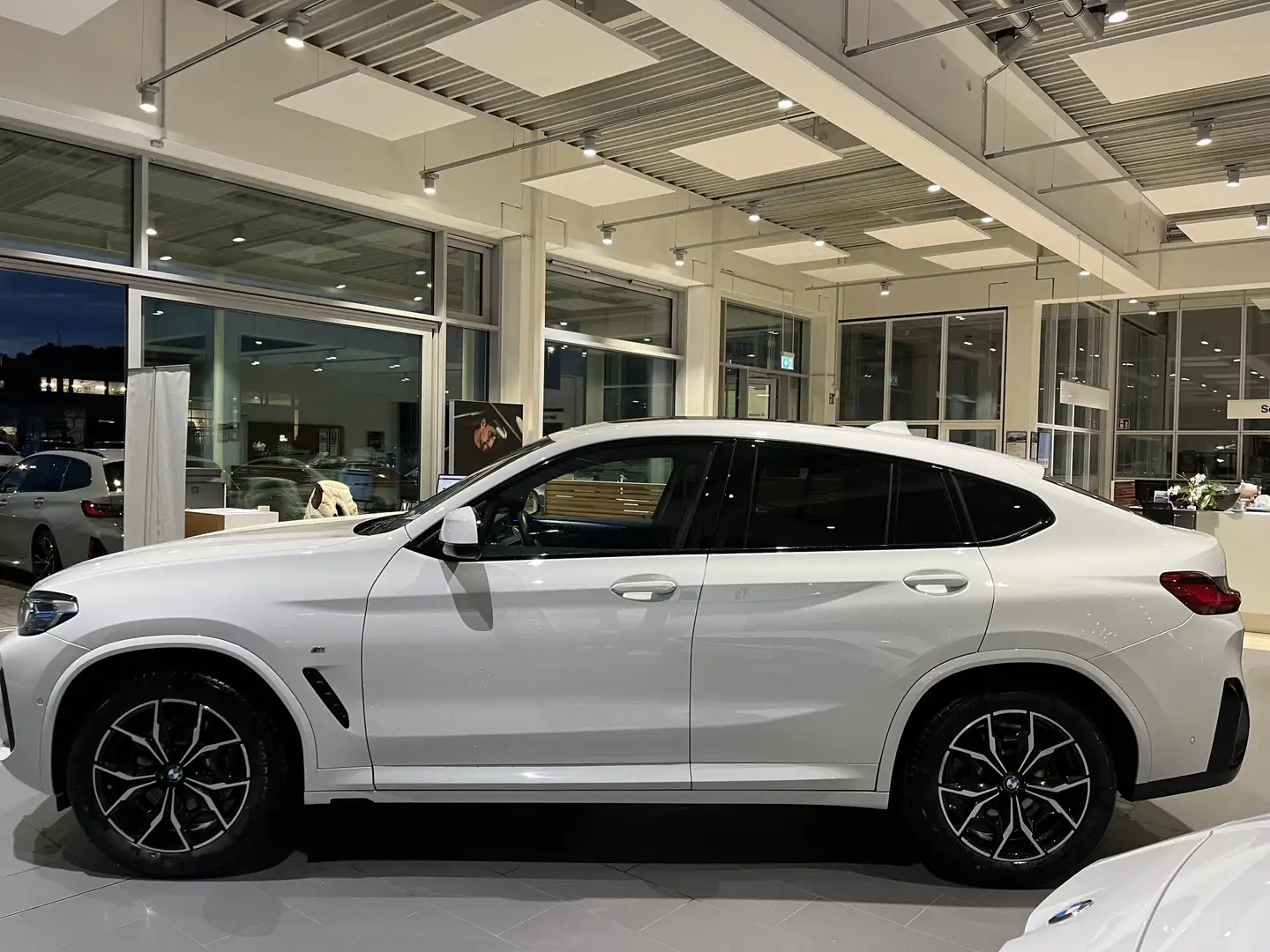 BMW X4 xDrive30i M Sportpaket/AHK/Panorama/Laserlicht Weiß - 2