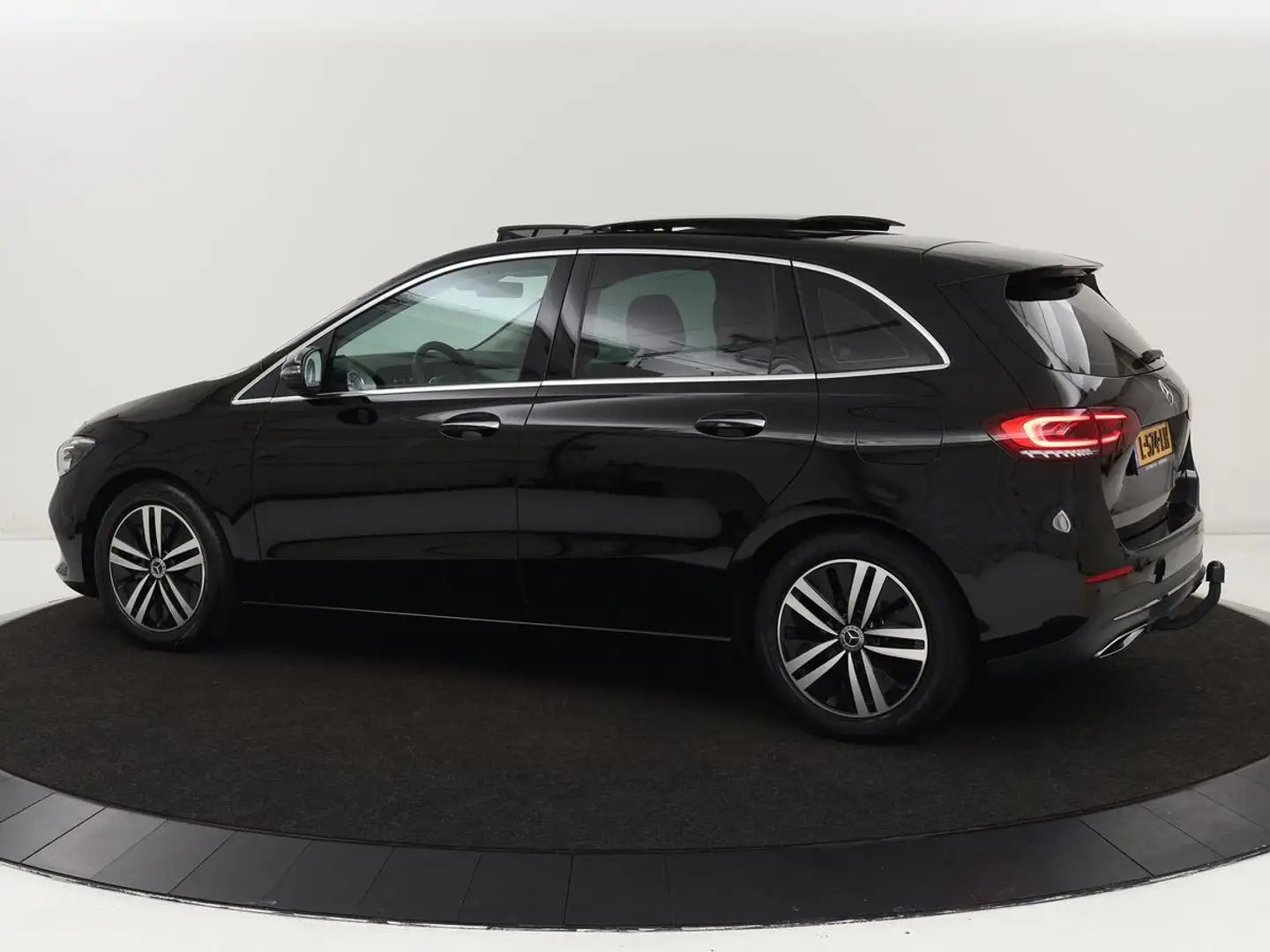 Mercedes-Benz B 180 Business Solution Luxury | Panoramadak | Leder | S Black - 2