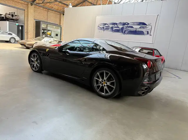 Ferrari California view 10