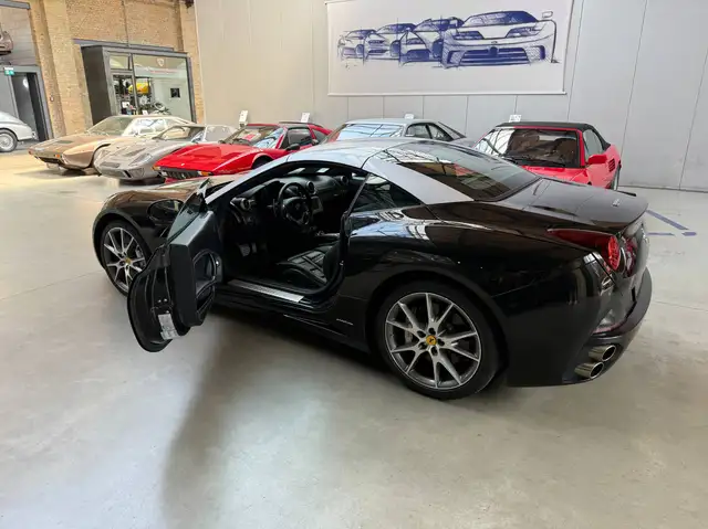 Ferrari California view 6