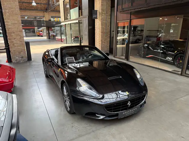 Ferrari California view 4