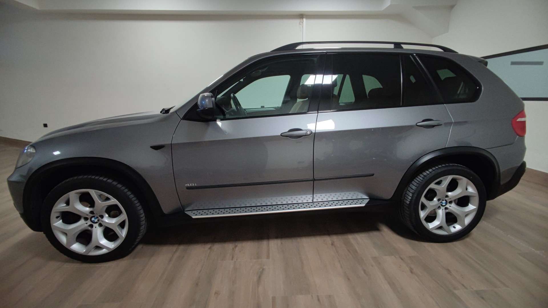 BMW X5 4.8iA - foto 1