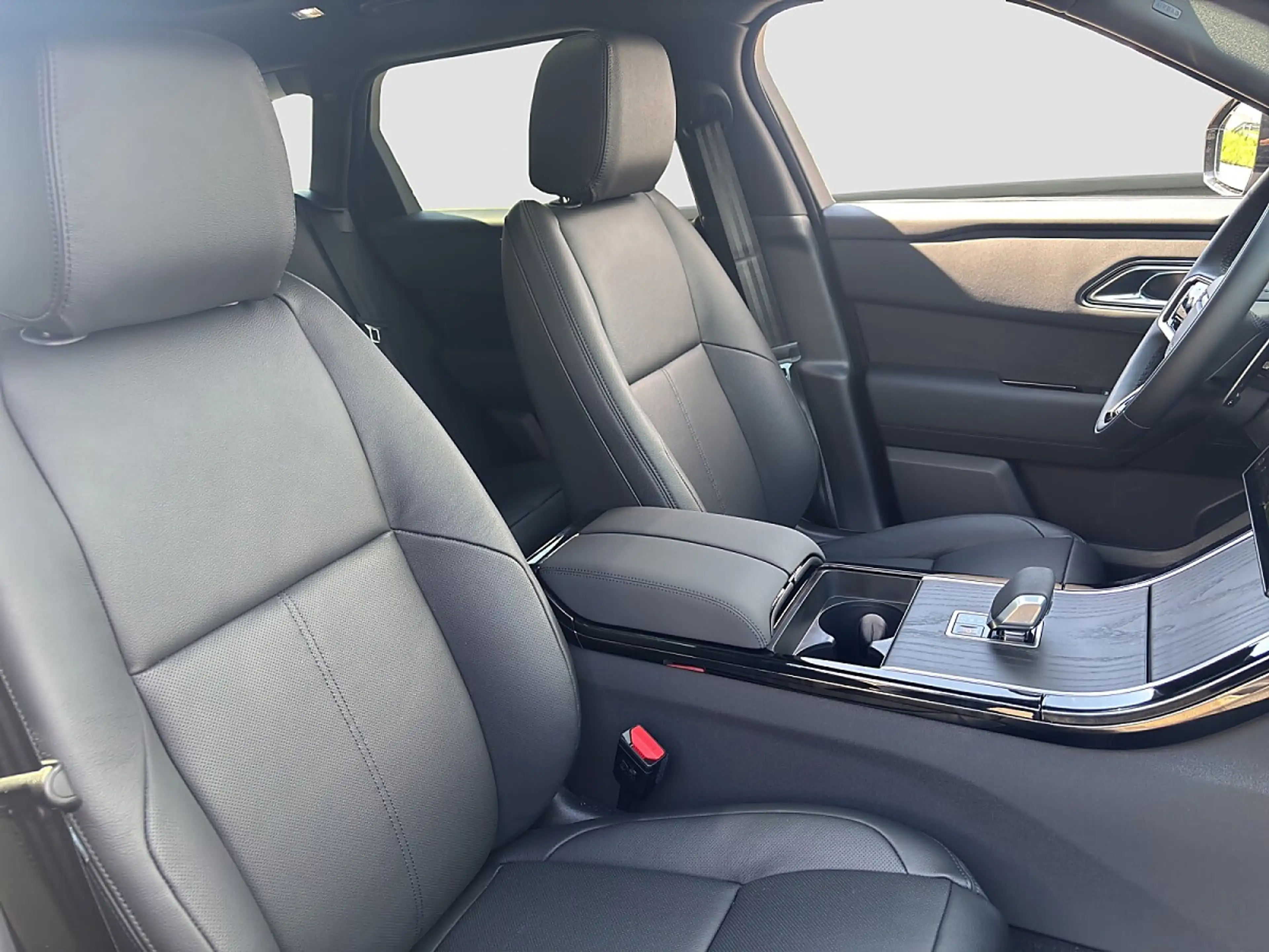 Land Rover Range Rover Velar P400 MHEV Allrad R-Dynamic SE Aut. PRIVATVERKAUF — photo 12