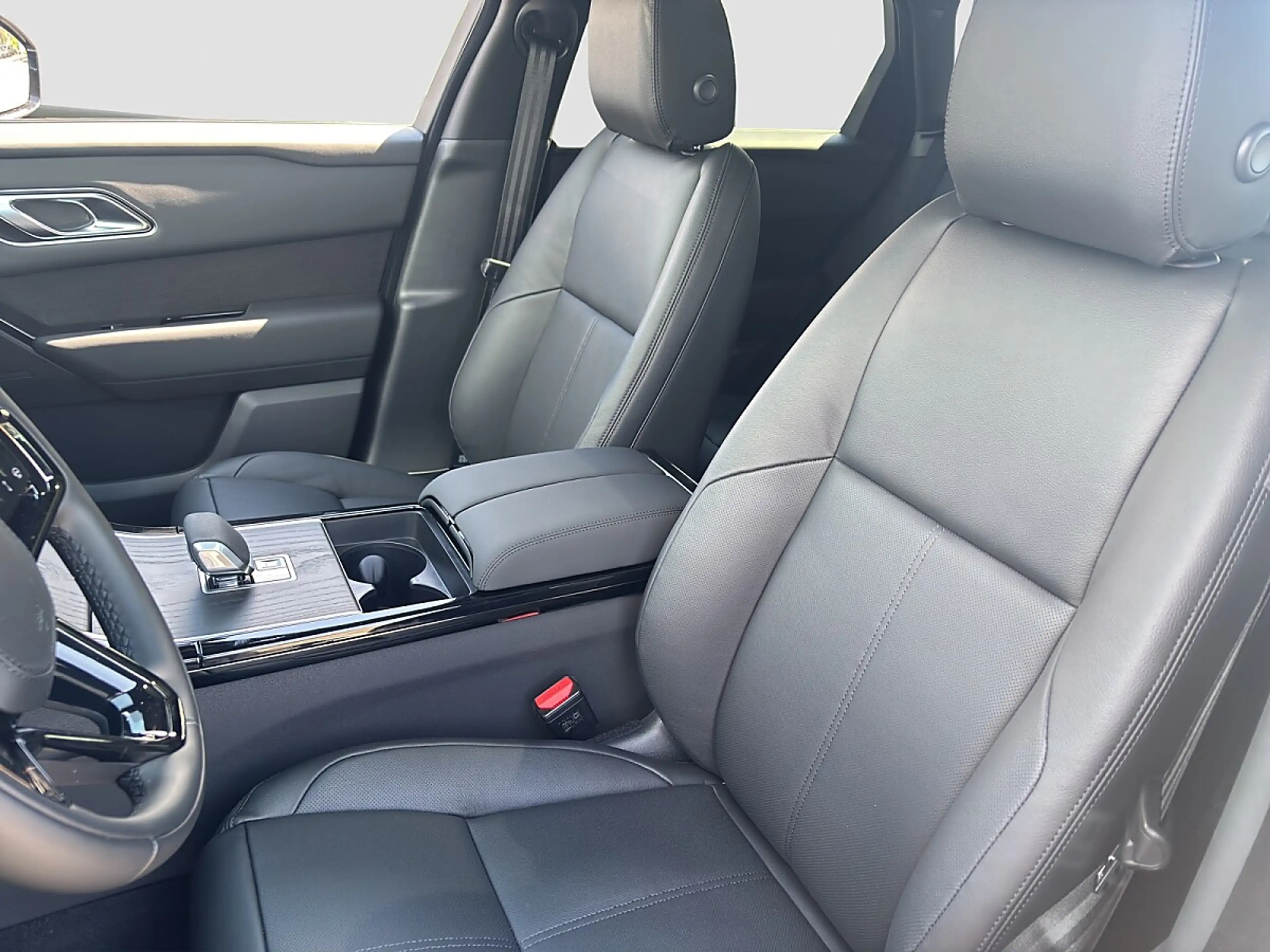 Land Rover Range Rover Velar P400 MHEV Allrad R-Dynamic SE Aut. PRIVATVERKAUF — photo 7