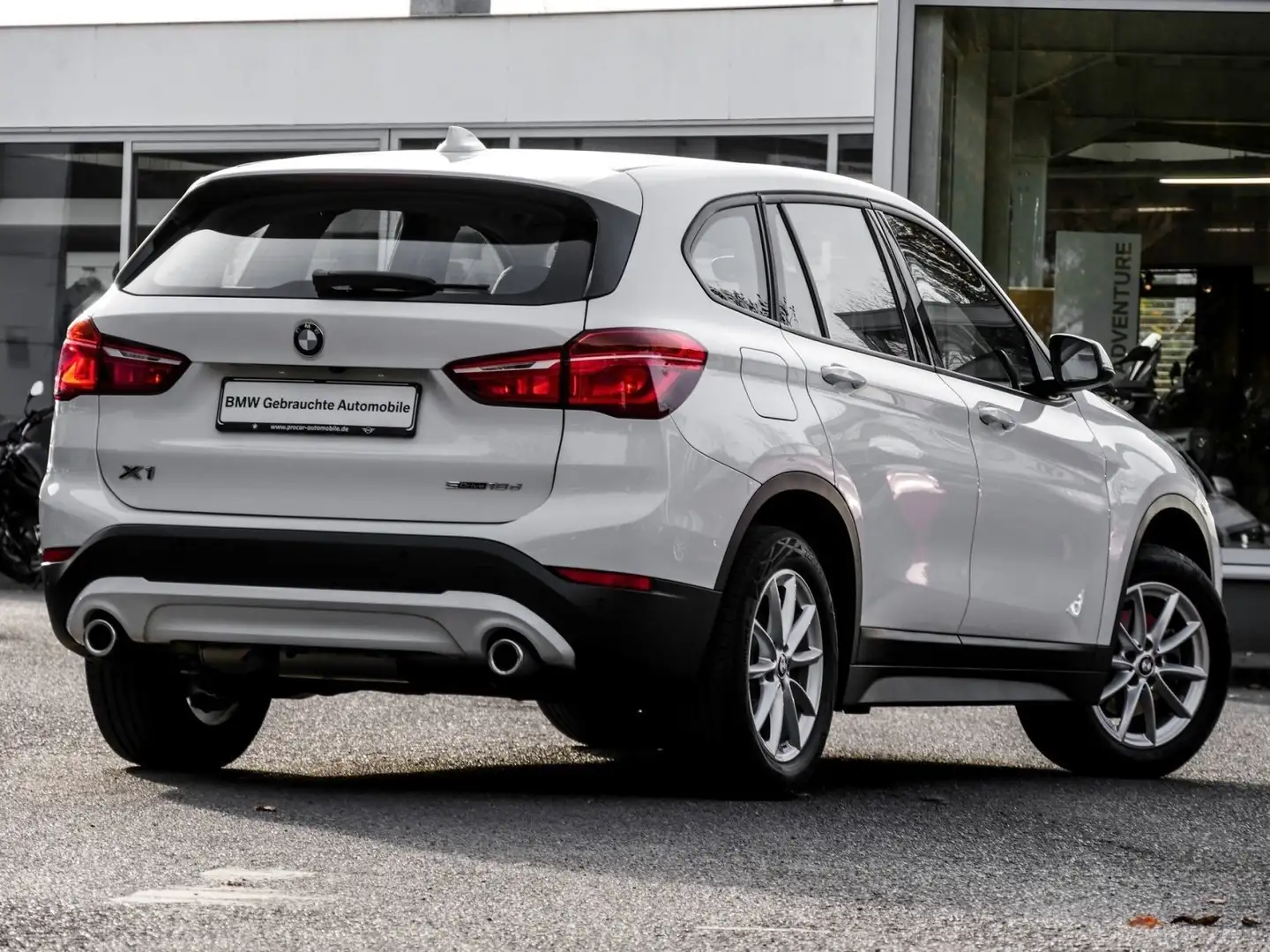 BMW X1 sDrive18d ADVANTAGE+AHK+KAMERA+HiFi+NAVI+SHZ Weiß - 2