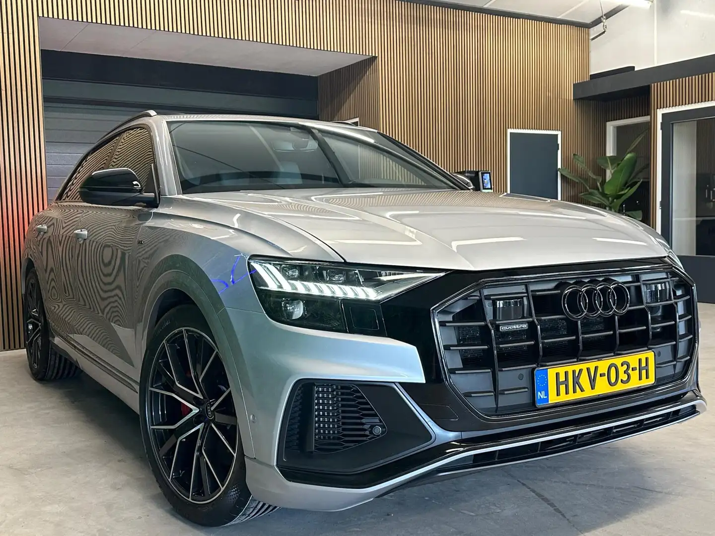 Audi Q8 55 TFSI e quattro Pro Line S / Pano / ACC / Trekha Gris - 2