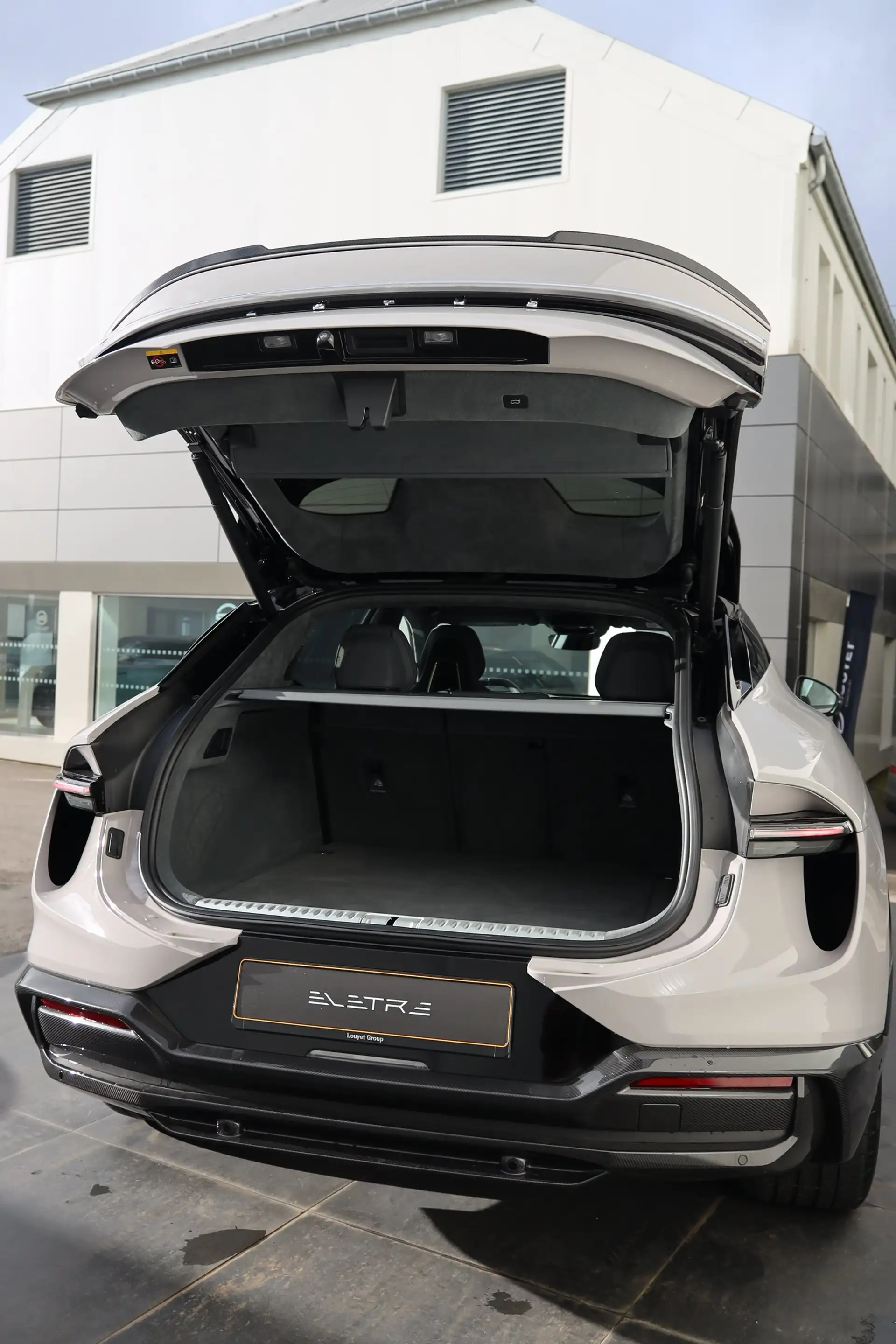 Lotus Eletre R MY24 — photo 15