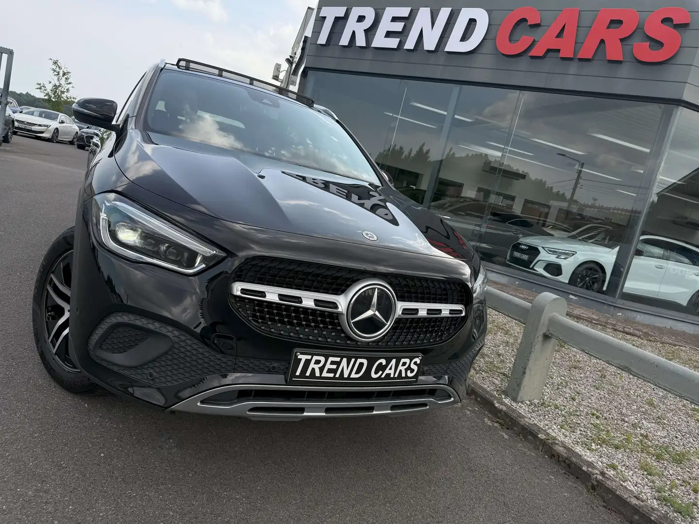 Mercedes-Benz GLA 180 AUT. TOIT PANO.CUIR.CAM.LED AMBI.MULTIBEAM.CARPLAY Negro - 1