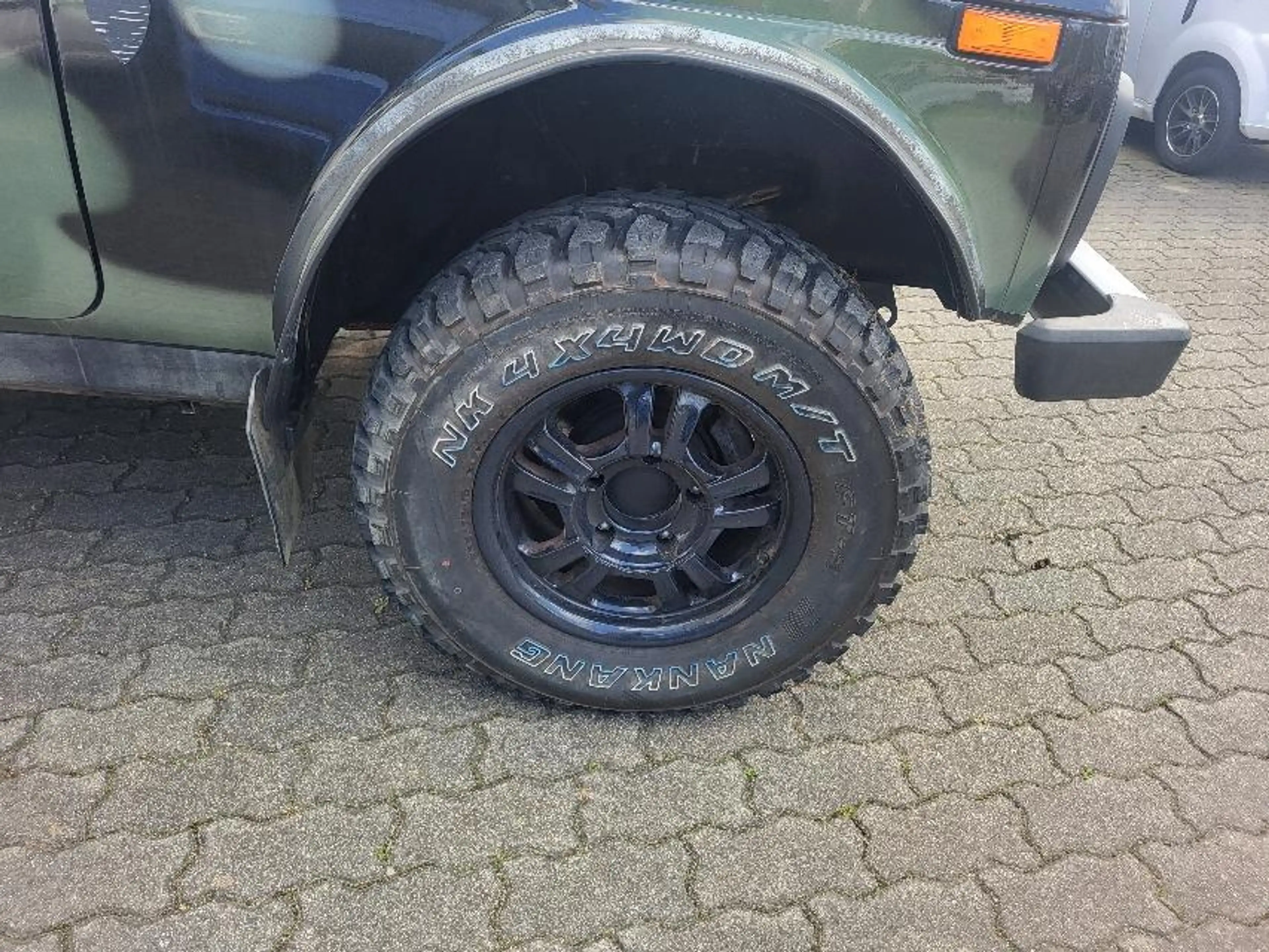 Lada Niva 1.7i 4x4 BRONTO+CAMOUFLAGE+AHK+AT-REIFEN — photo 4