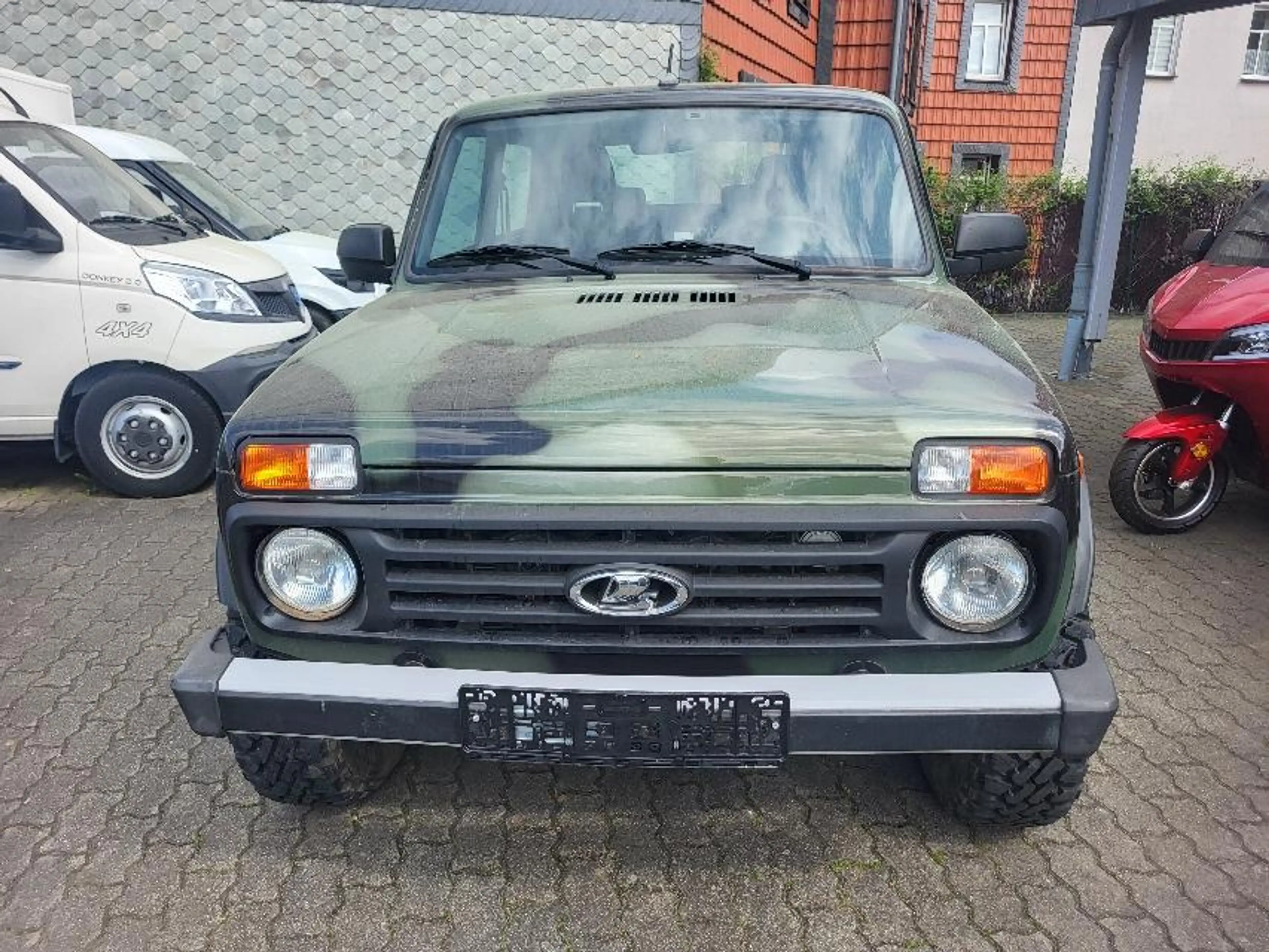 Lada Niva 1.7i 4x4 BRONTO+CAMOUFLAGE+AHK+AT-REIFEN — photo 2