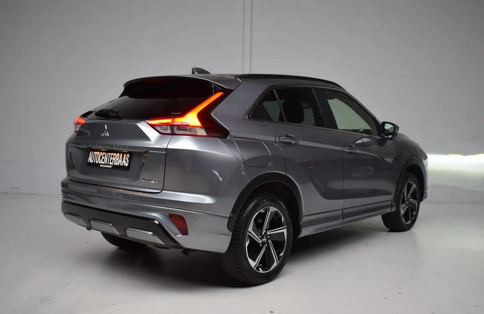 Mitsubishi Eclipse Cross 2.4 Plug-in Hybride 4WD Intense+ 360CAMERA / CARPL Gris - 2