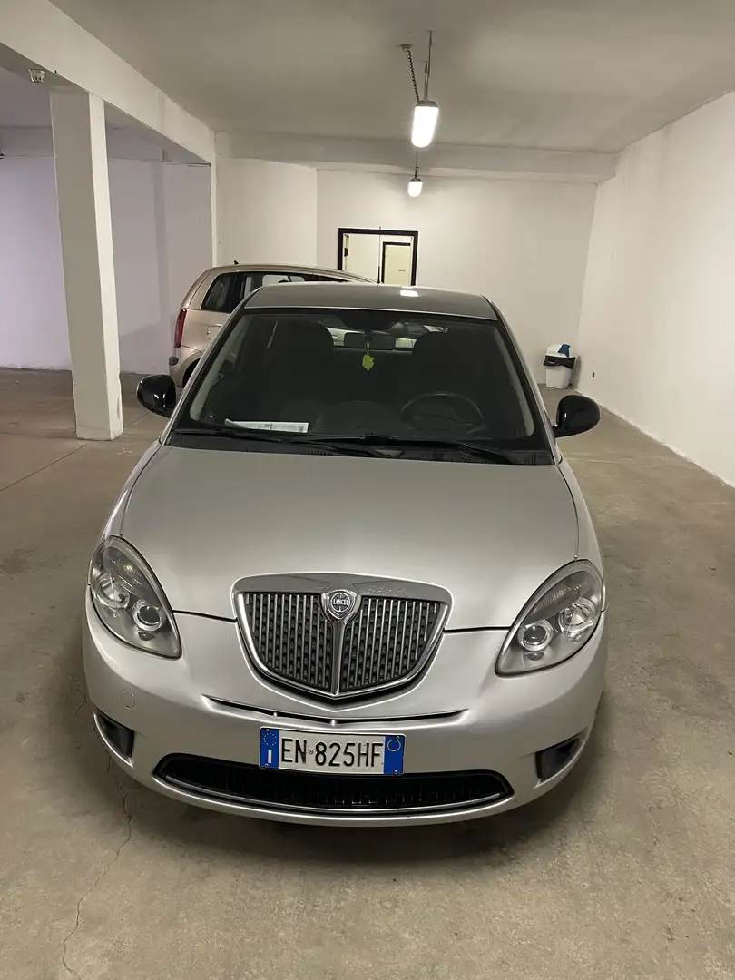 Lancia Ypsilon Ypsilon 1.2 8v Platinum 69cv Argento - 2