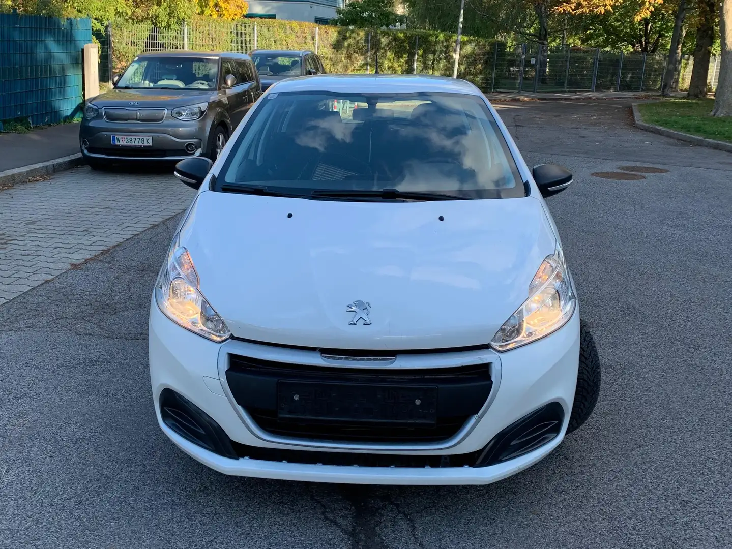 Peugeot 208 208 Like 1,2 PureTech 68 Like Weiß - 2