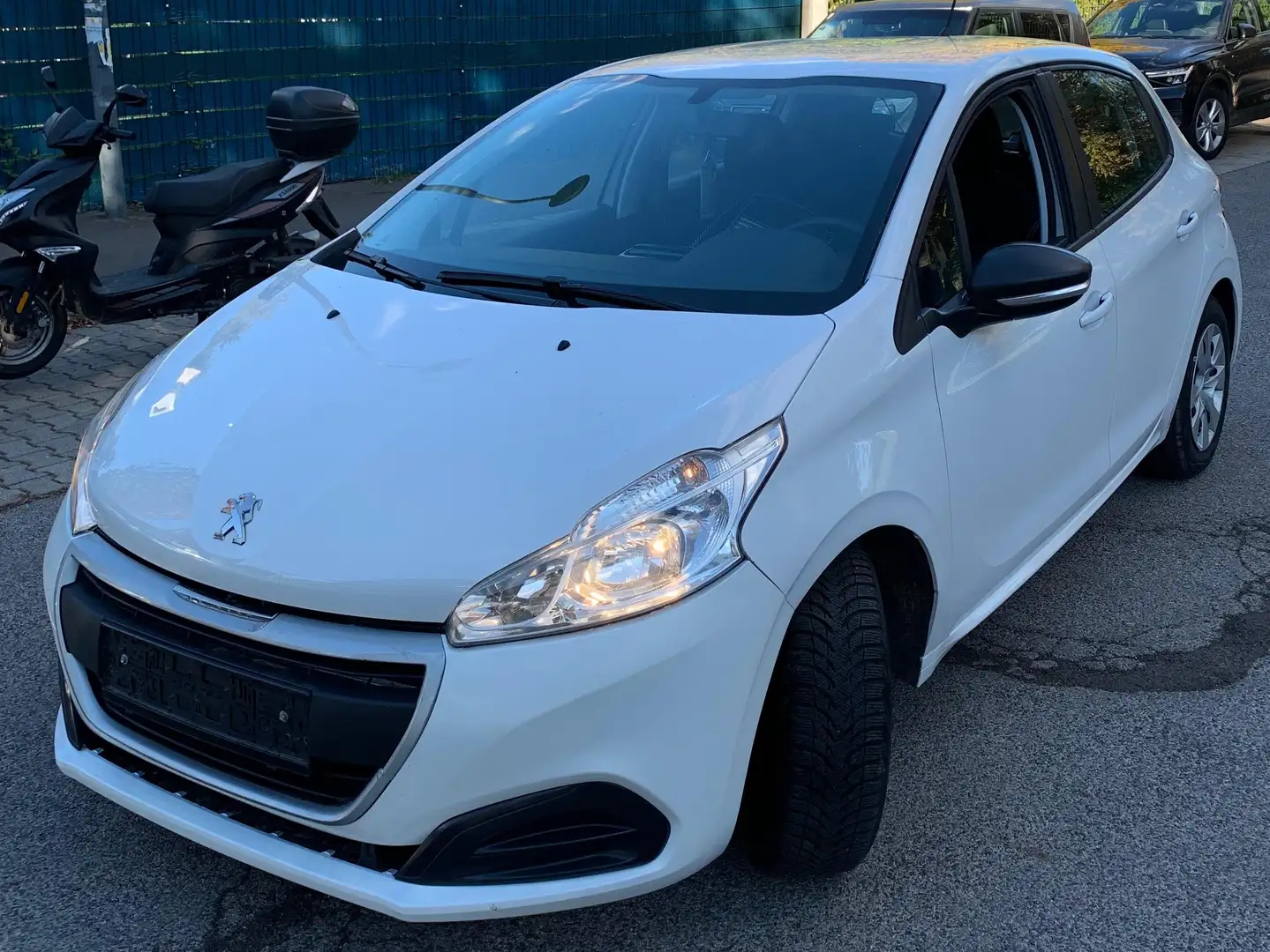 Peugeot 208 208 Like 1,2 PureTech 68 Like Weiß - 1
