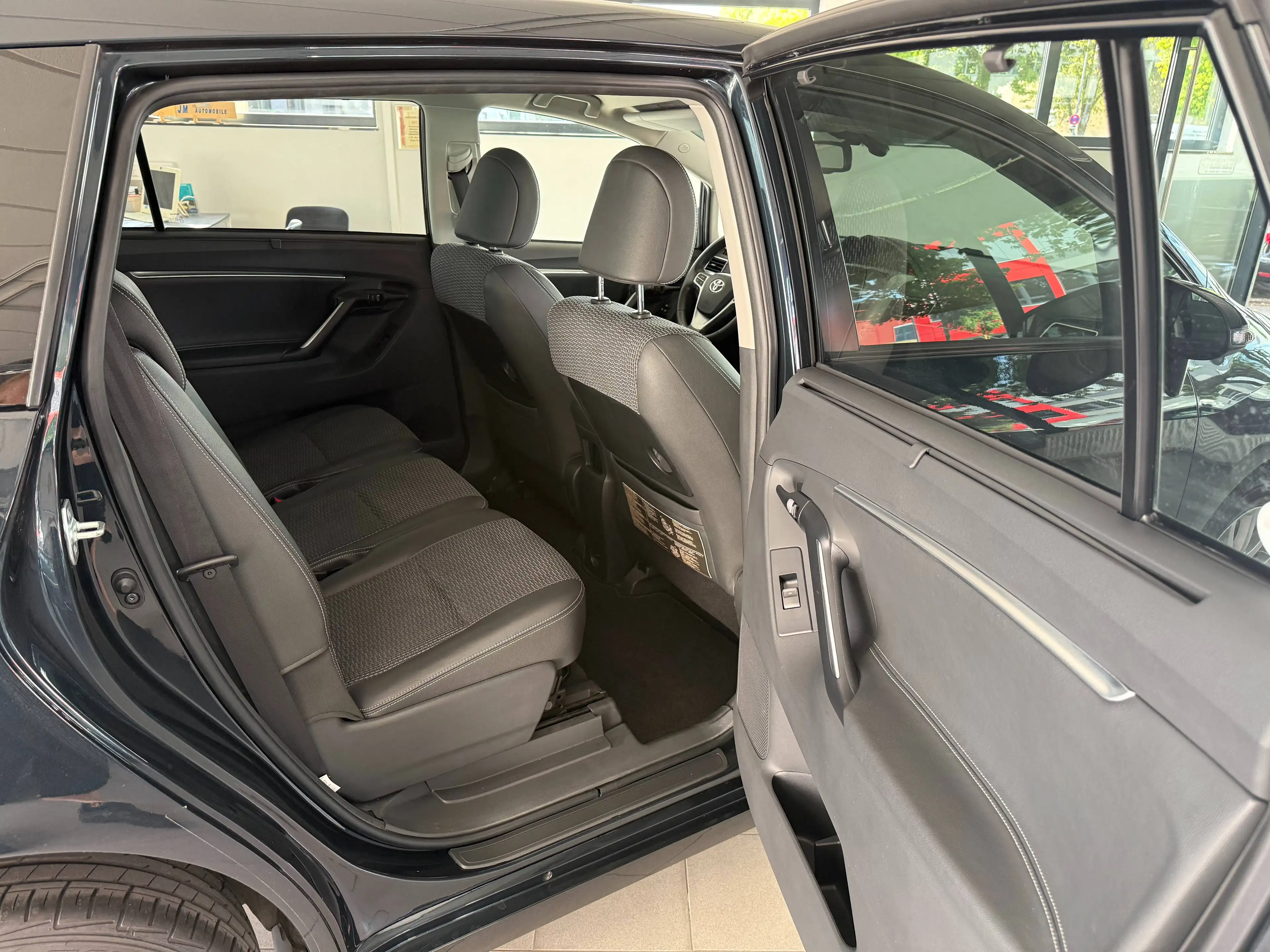 Toyota Verso Executive — photo 8