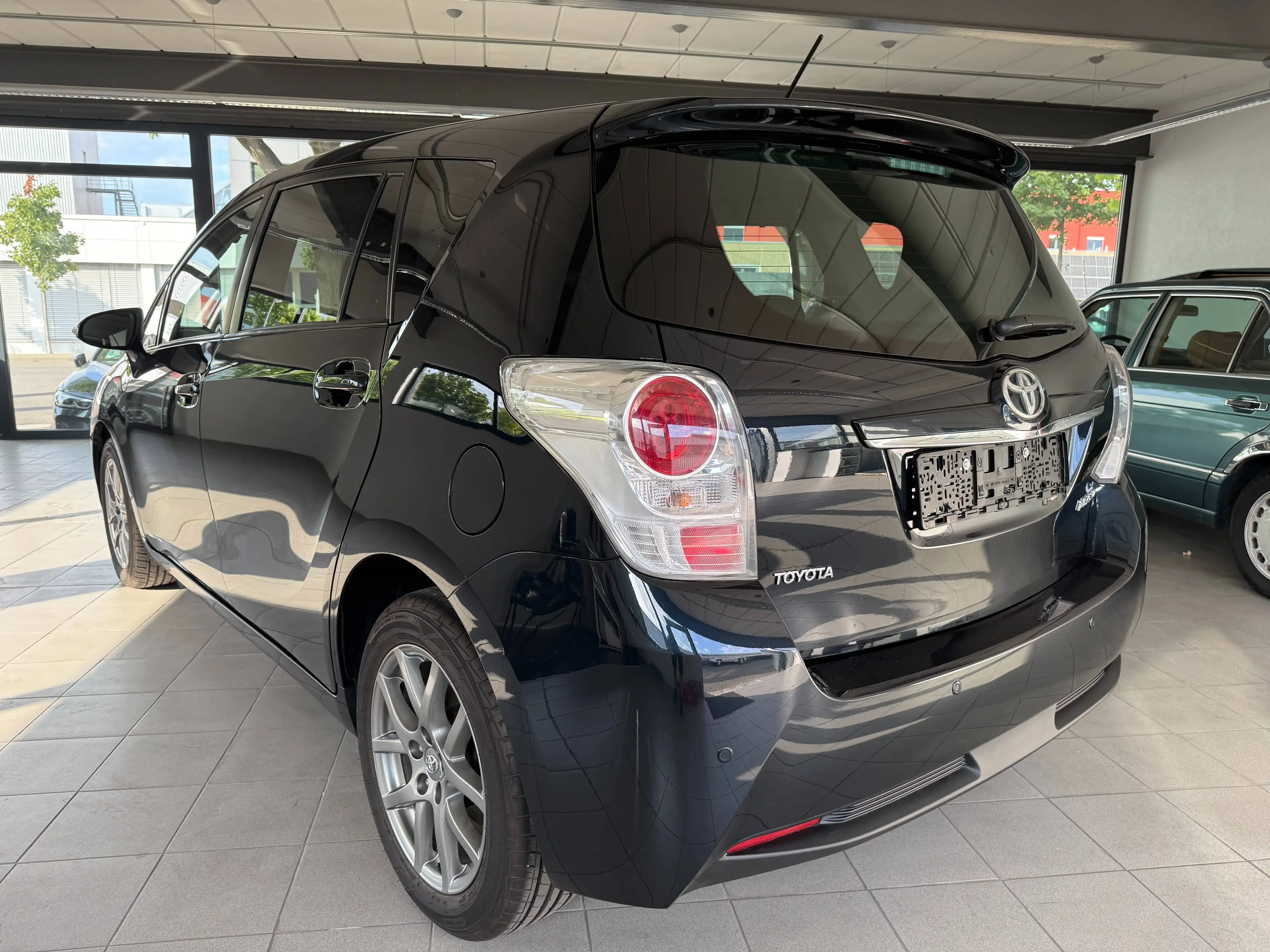 Toyota Verso Executive — photo 2