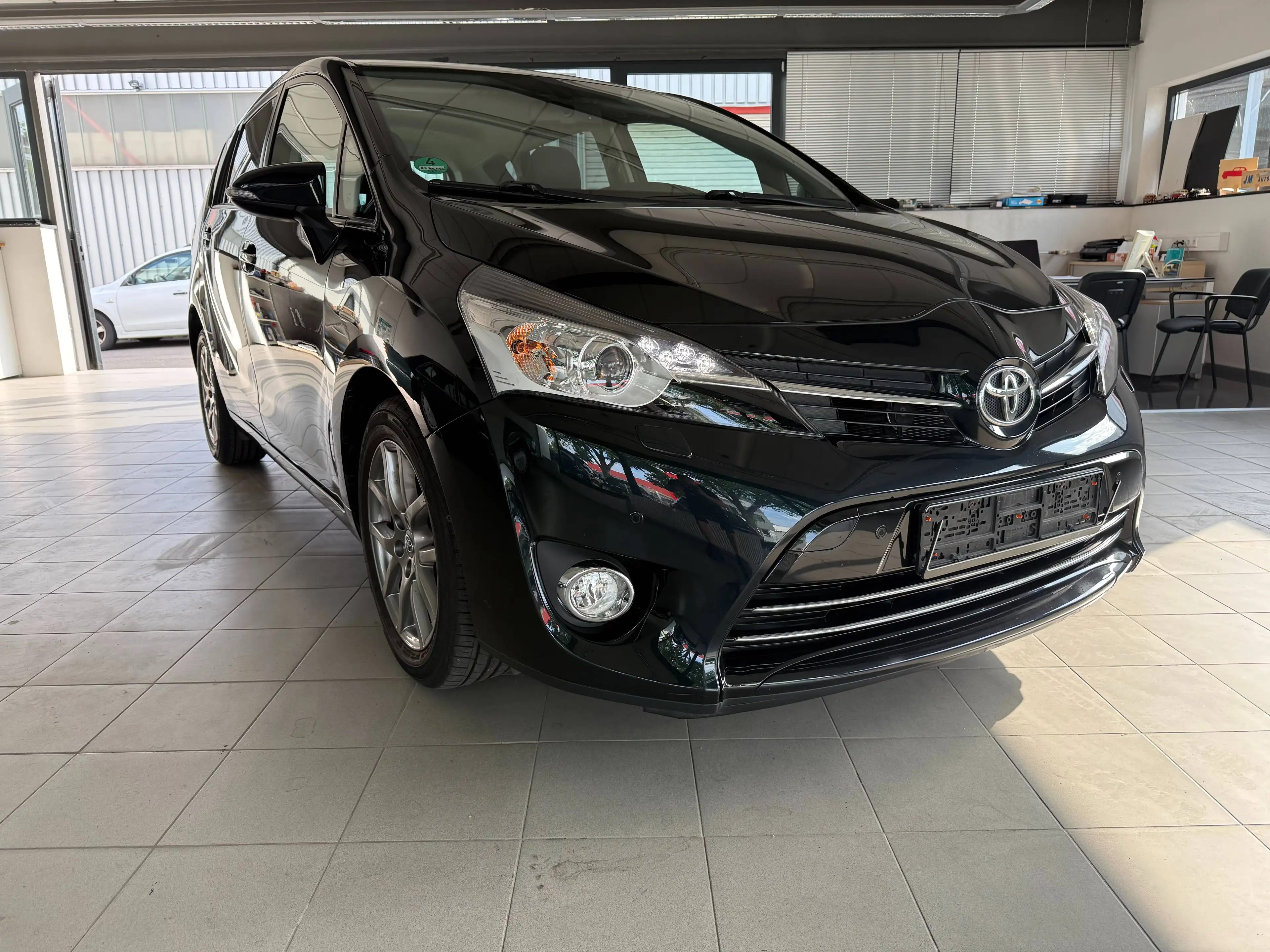 Toyota Verso Executive — photo 4
