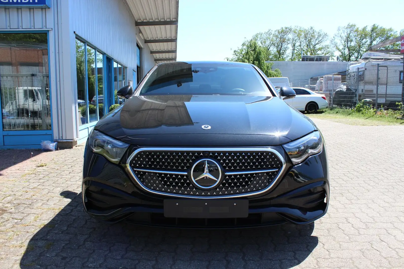 Mercedes-Benz E 200 *MY 24*  *AMG Line Premium Plus* Zwart - 2