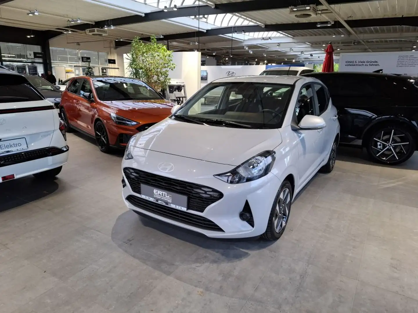 Hyundai i10 1.2 AMT Trend Silber - 2
