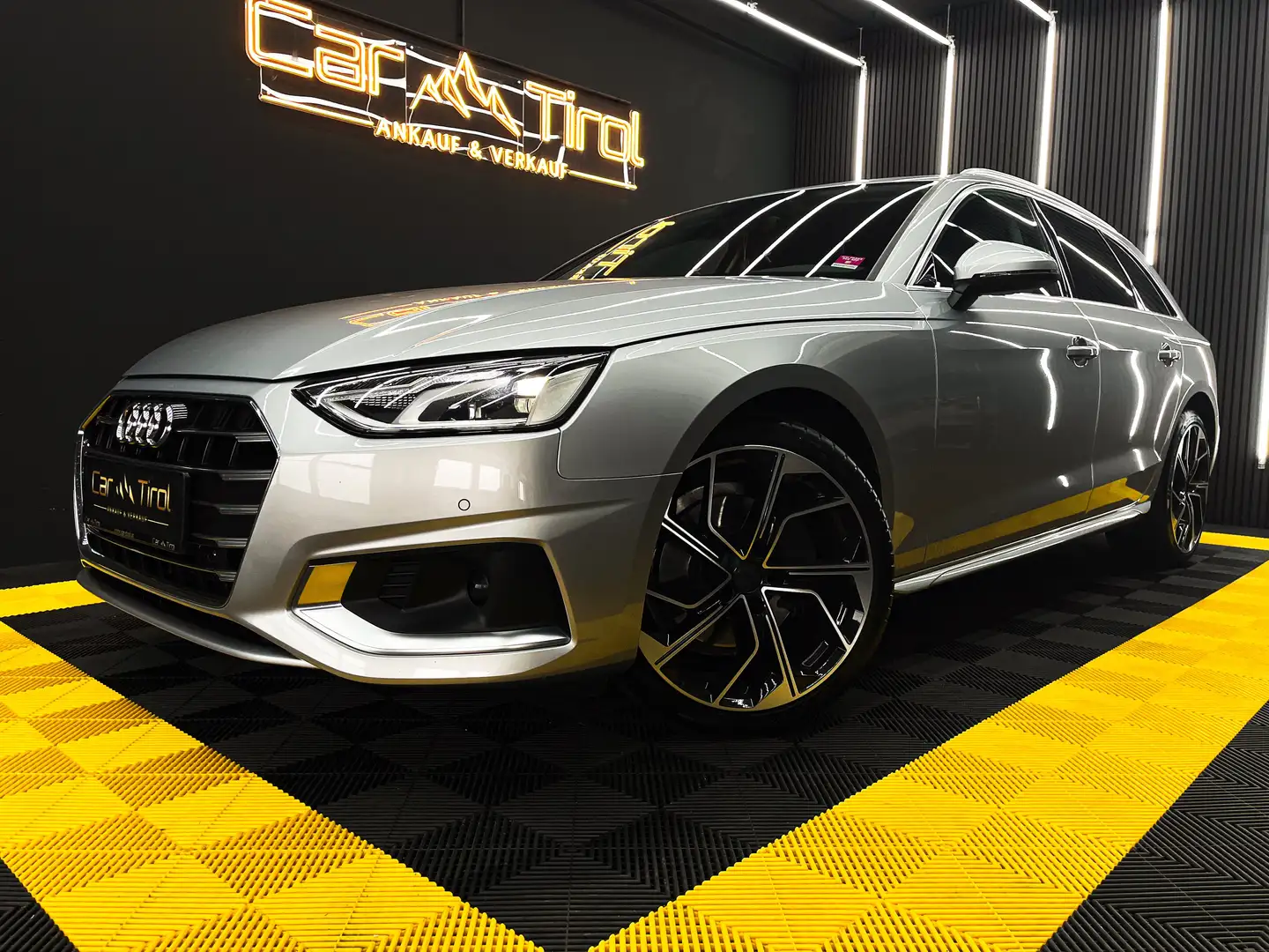Audi A4 40 TDI advanced Grau - 1