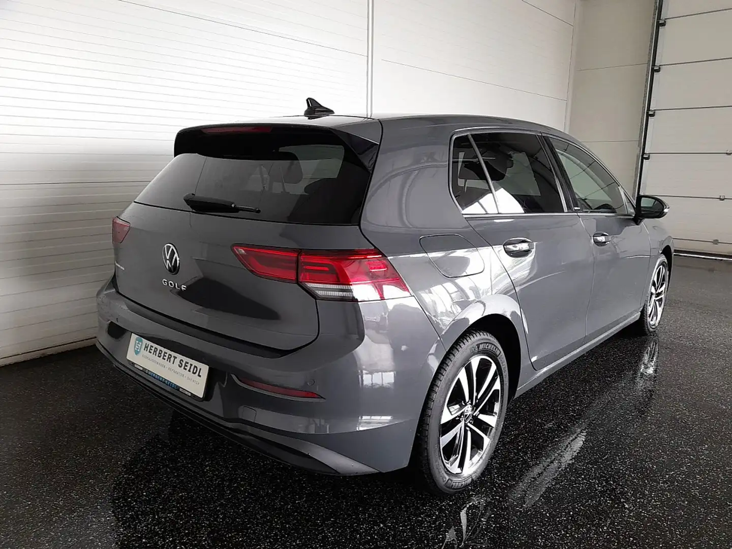 Volkswagen Golf VIII UNITED 2,0 TDI DSG *VIRTUELL / LED / AHV /... Grau - 2