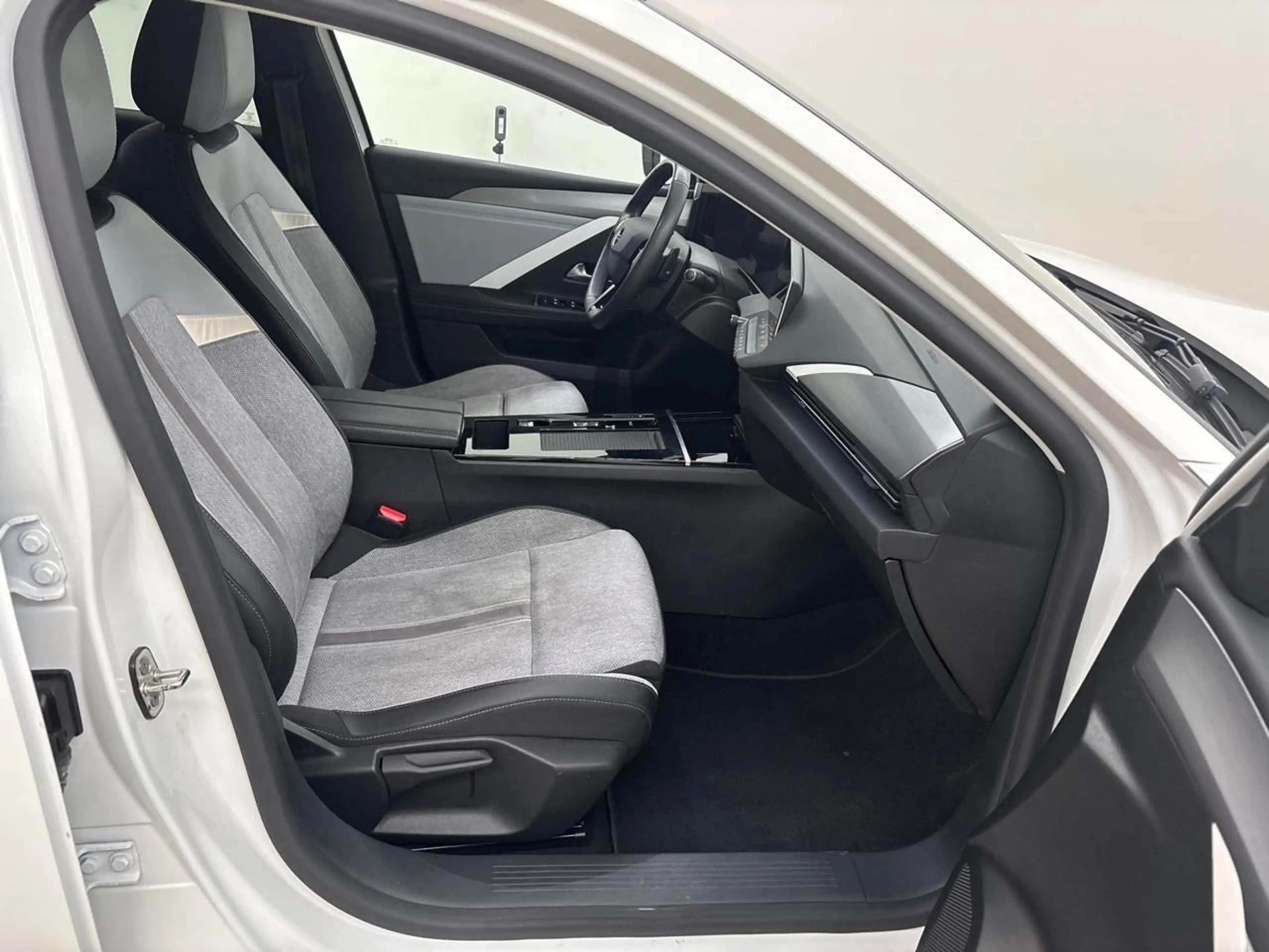 Opel Astra L 1.5 D Business Elegance — photo 10
