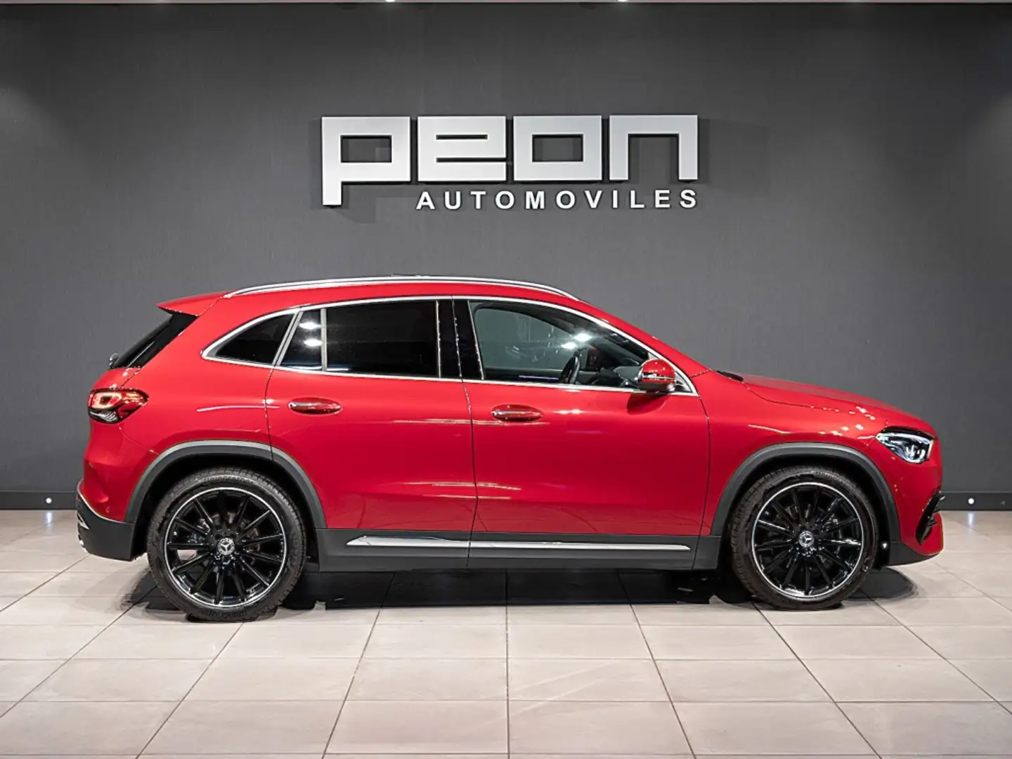 Mercedes-Benz GLA 200 7G-DCT Rojo - 2